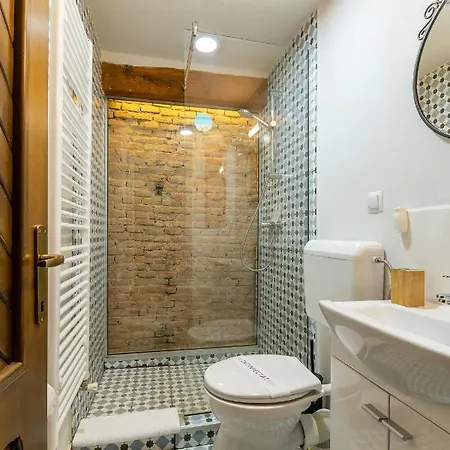 Wood House Republicii Apartahotel Braşov