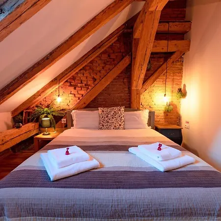 Wood House Republicii *