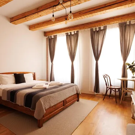 Wood House Republicii 3*