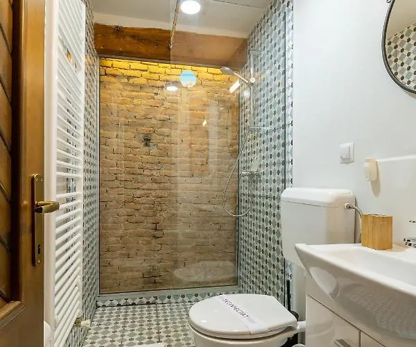 Wood House Republicii Apart-hotel Braşov