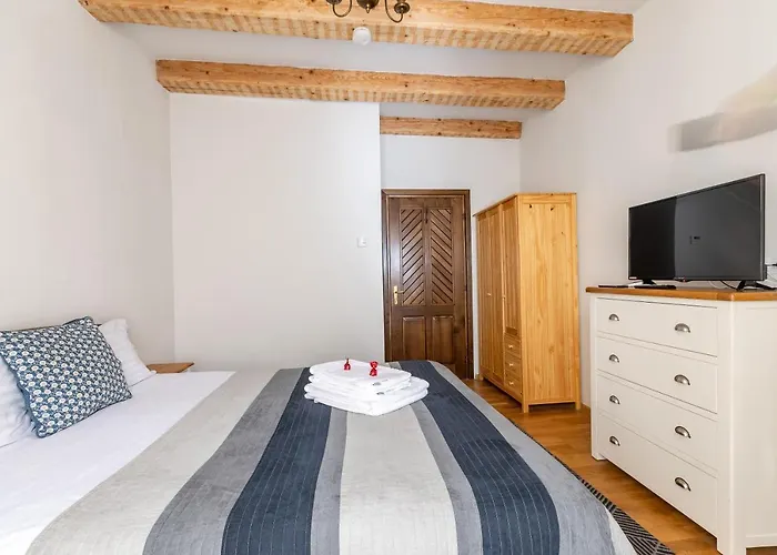 Aparthotel Wood House Republicii Brasov