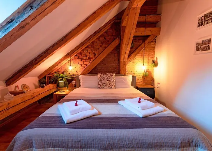 Wood House Republicii 3*