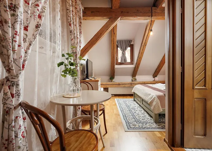 Aparthotel Wood House Republicii