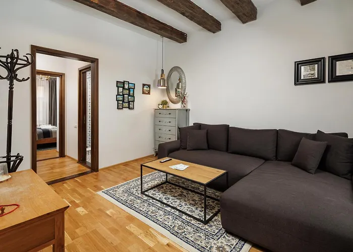 Wood House Republicii Aparthotel