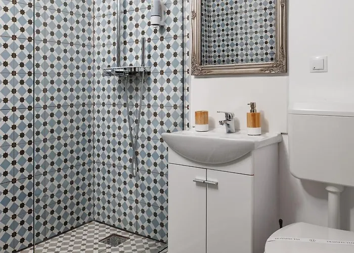 Aparthotel Wood House Republicii