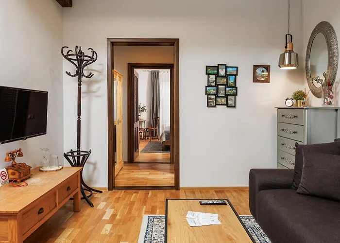 Wood House Republicii Aparthotel 3*