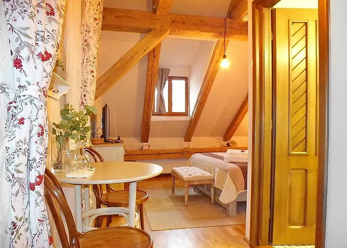 Aparthotel Wood House Republicii 3*